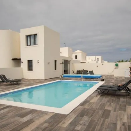Inviting 3-bed In Playa Blanca With Great Se *