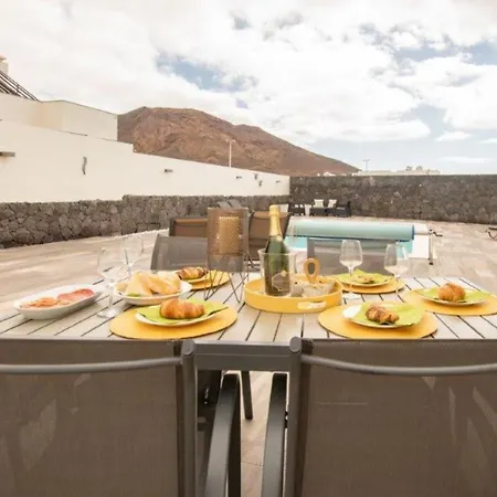 Inviting 3-bed In Playa Blanca With Great Se *