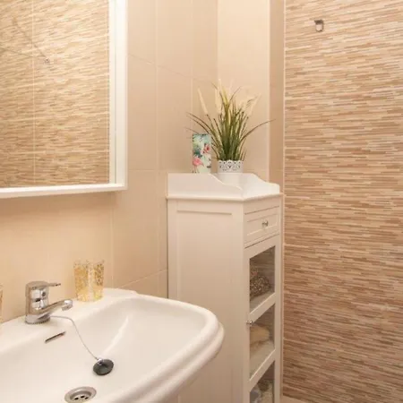 Villa Inviting 3-bed In Playa Blanca With Great Se Yaiza (Lanzarote)